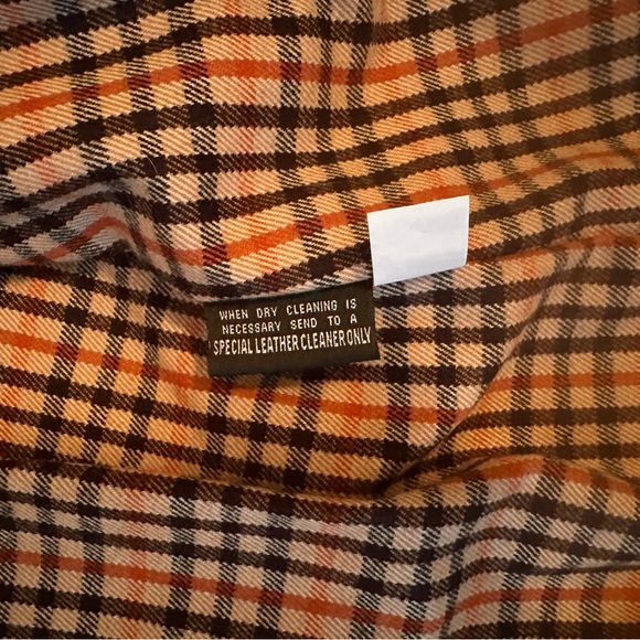 Genuine Leather Trench Coat. Fully lined with Plaid Patterned Fabric. Size XS - Picture 4 of 13